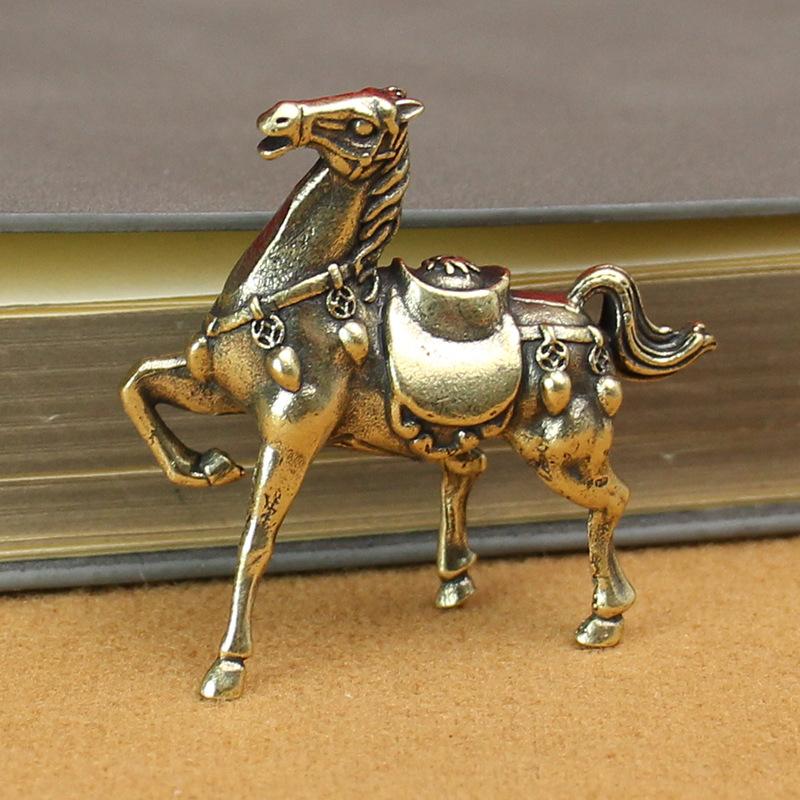 Estatueta de Cavalo de Guerra  - Home Decor Enthusiast avaliação e preço